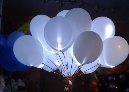 Белоснежные воздушные шарики со светодиодами