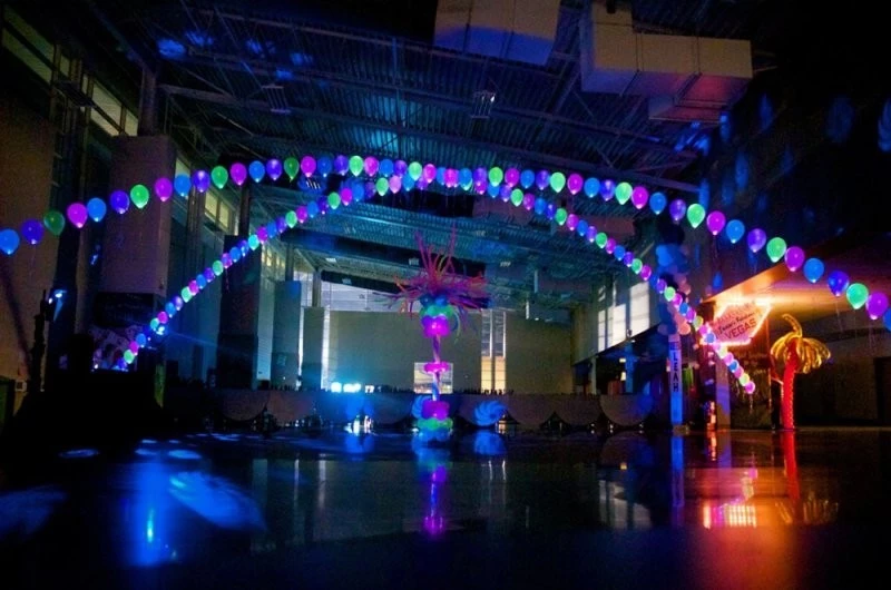 Светящаяся гирлянда из шаров