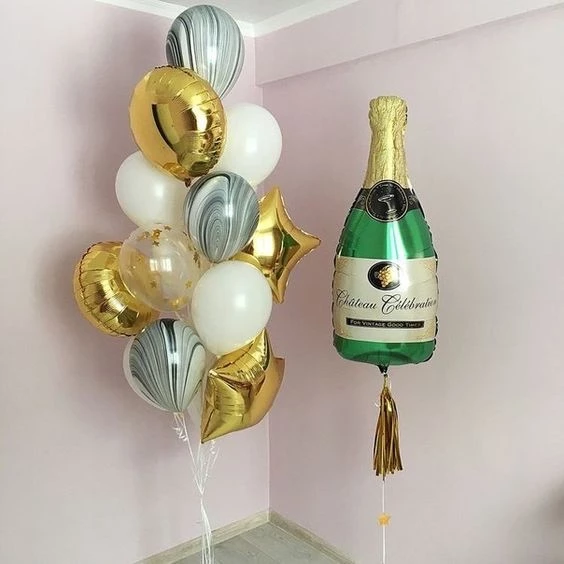 Композиция и Бутылка шампанского