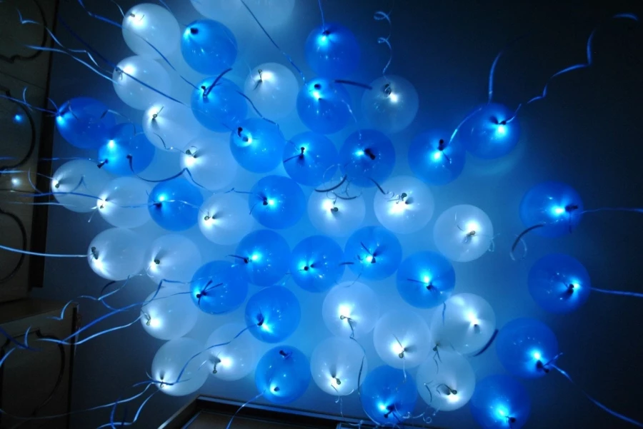 Светящиеся шары под потолок