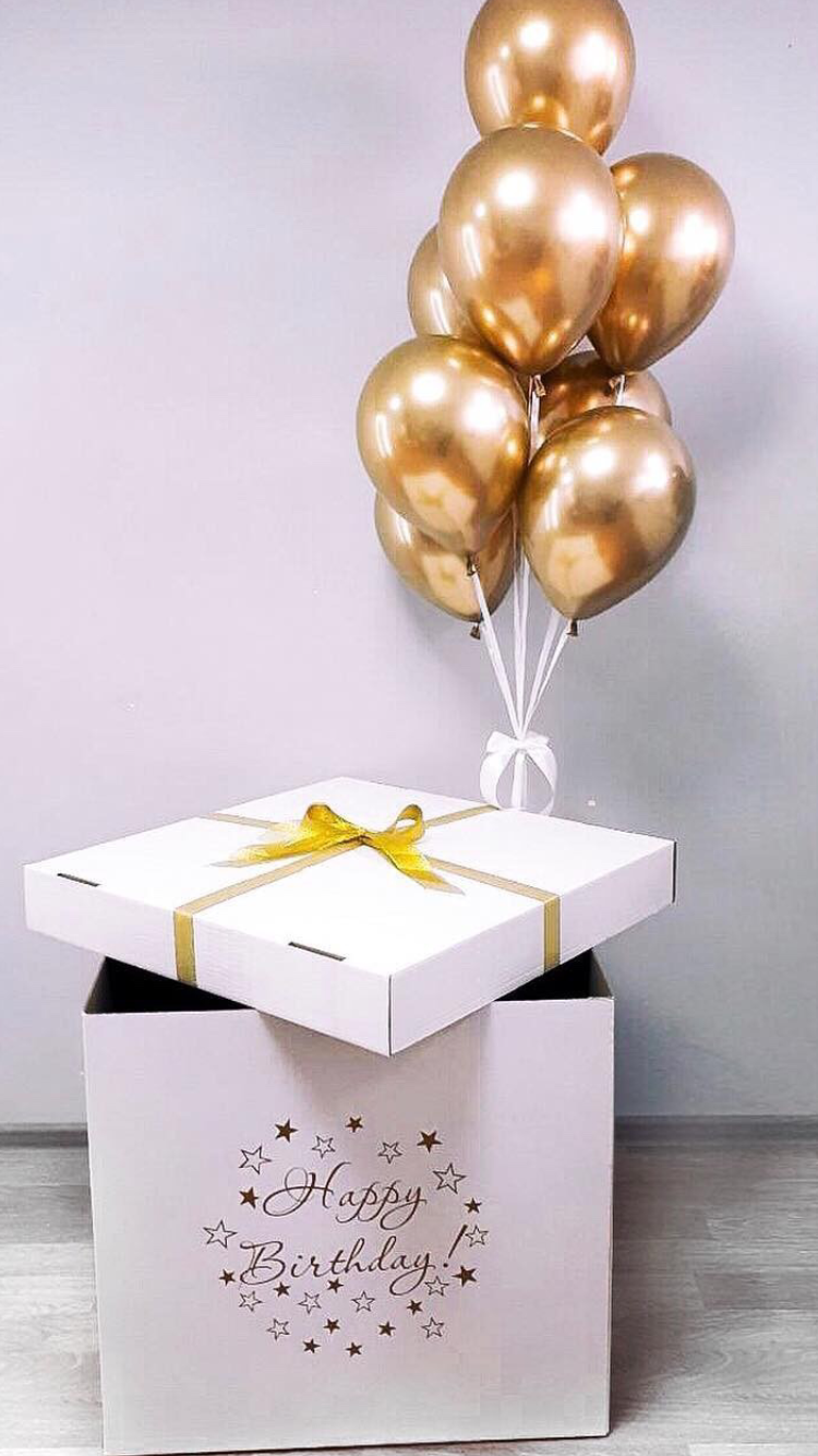 Белая коробка с шарами. Коробка с шарами. Коробка с шарами, сюрприз. Подарочная коробка с шарами. Коробка сюрприз с воздушными шарами.
